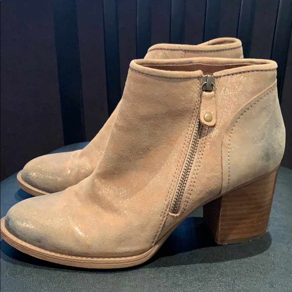 Heeled ankle boot